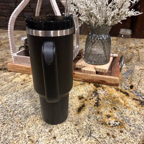 Stanley Cup 40oz - Picture 3 of 3